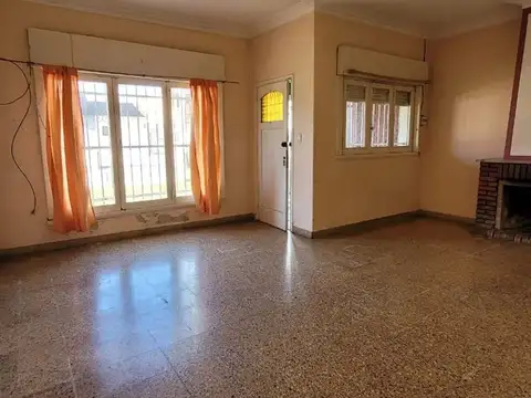 CASA EN VENTA EN VILLA LUZURIAGA LOTE AMPLIO 15x29