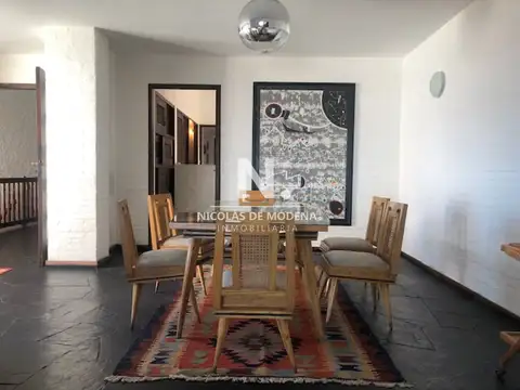 Casa 5 ambientes con 4 baños