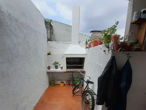 DEPARATAMENTO 3 AMBIENTES - 1° PISO POR ESCALERA - HAEDO NORTE