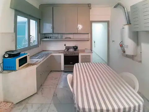 VENTA/PERMUTA - PH - 1 piso por escalera - 2 patios y balcón - Frente - Centro, Rosario