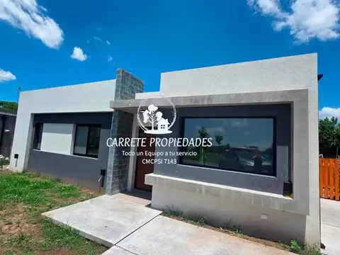 OPORTUNIDAD!.Casa en venta 4 amb. y fondo a verde. Barrio Santa Lucia. Pilar 100