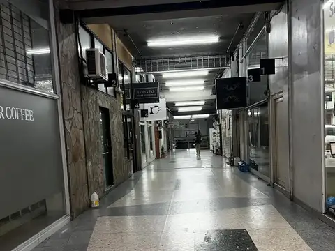 Piso 3 por escalera se alquila Oficina expensas incluidas