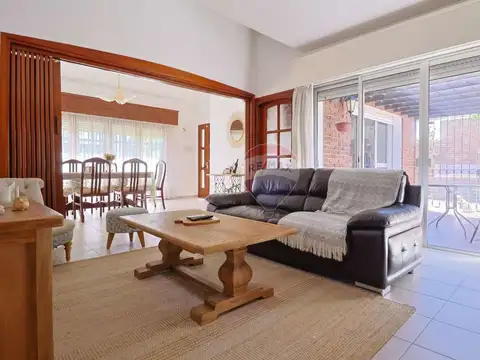 Casa 5 ambientes con 2 baños