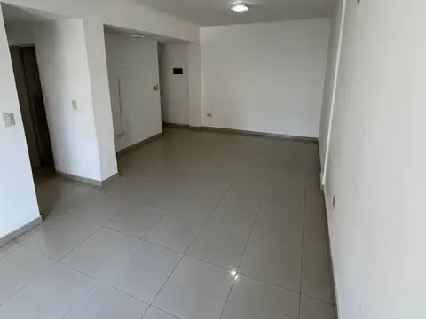 Departamento en Alquiler en Castelar, $ 720.000