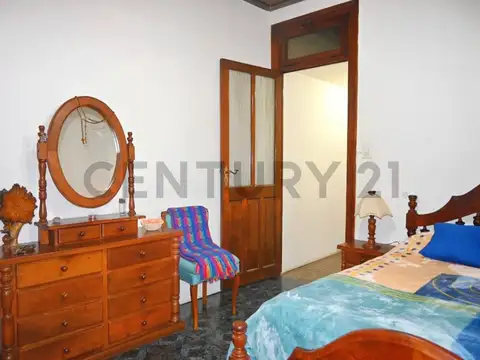 CASA 5 AMBIENTES CON COCHERA