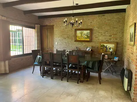 Casa en Alquiler Temporal con 4 cocheras