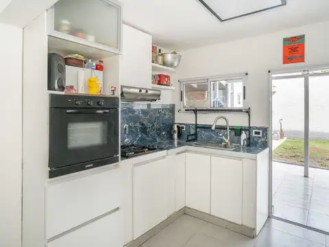 Depto Tipo Casa en Venta en Castelar, USD 139.900