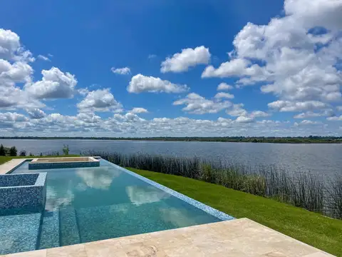 Casa en Venta en Puertos - Barrio Marinas, USD 2.500.000