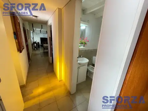 Casa 4 ambientes con 2 baños