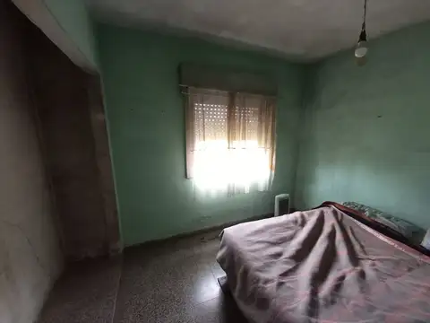 Casa 9 ambientes con 2 baños