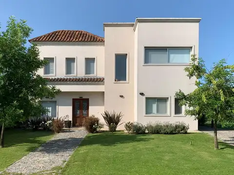 ALQUILER TEMPORARIO - Casa con Pileta - Barrio La Comarca