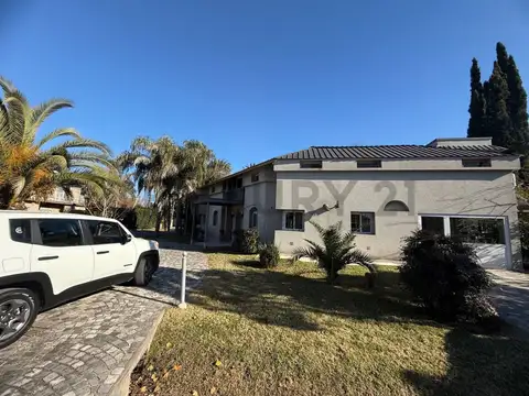 Casa 5 ambientes con 2 baños