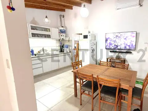 Casa 2 dormitorios, cochera y patio pequeño con asador. MB zona VENADO TUERTO