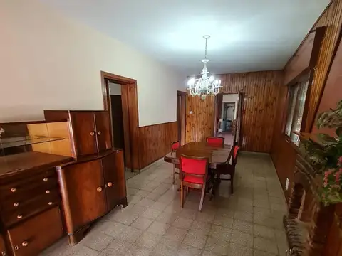 Casa 10 ambientes con 1 baño