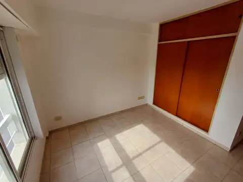 Venta De Departamento De Dos Ambientes. Morón Norte