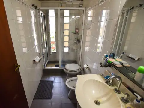 VENTA CASA 4 DORMITORIOS COCHERA Y LOCAL COMERCIAL