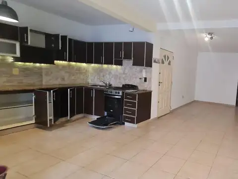 Depto Tipo Casa en Venta en Ramos Mejia Sur, USD 135.000