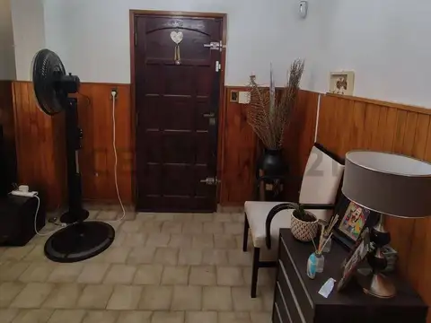 509 entre 10 y 11 Ringuelet - Se Vende Casa 2 Dormitorios + dependencia - Acepta PERMUTA