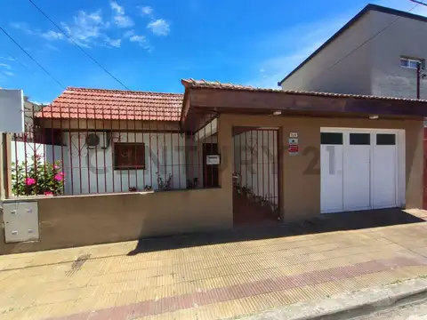 509 entre 10 y 11 Ringuelet - Se Vende Casa 2 Dormitorios + dependencia - Acepta PERMUTA