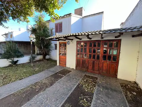 VENTA CASA 3 DORM EN 2 PLANTAS BARRIO MATIENZO