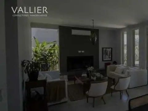 Casa 6 ambientes con 4 baños