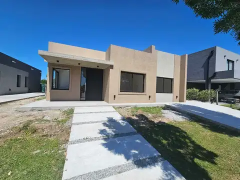 Santo Tomas, Pilar 100