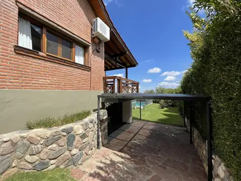 Casa 4 ambientes con 4 baños