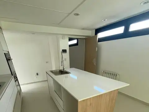 MATADEROS. B. NAOM. GRAL. PAZ 12460 DEPTO 4 AMBIENTES CON BALCON Y PATIO