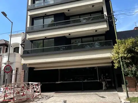 MATADEROS. B. NAOM. GRAL. PAZ 12460 DEPTO 4 AMBIENTES CON BALCON Y PATIO