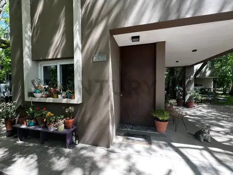 Casa de tres dormitorios, en Villa Elisa