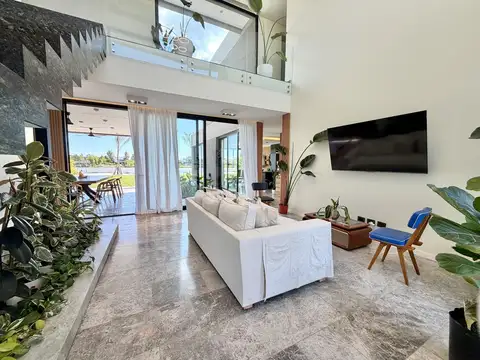 Casa 5 ambientes con 3 baños