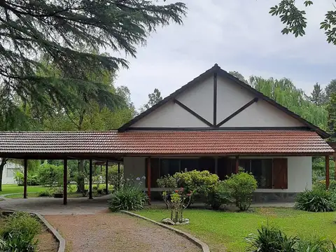 ESPECTACULAR CASA QUINTA EN  EL CAZADOR