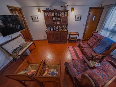 Casa 6 ambientes con 2 baños