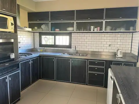 Casa 5 ambientes con 2 baños