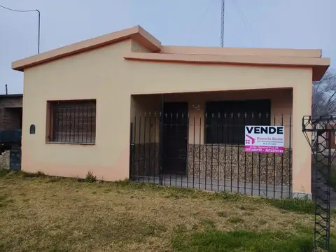 CASA EN CALLE URUGUAY