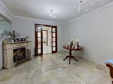 Casa en Venta con 3 cocheras