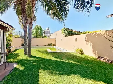 VENTA CASA 6 AMB EN ITUZAINGO CON JARDIN Y PISCINA