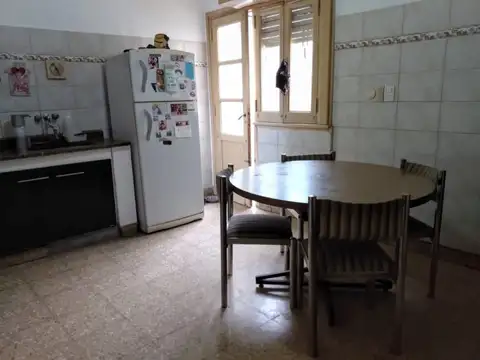 Casa en Venta con 4 cocheras