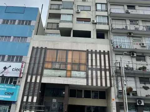 Av Pres Bartolome Mitre 2000, Piso 8