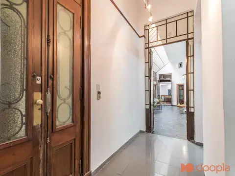 Oficina 6 ambientes con 2 baños