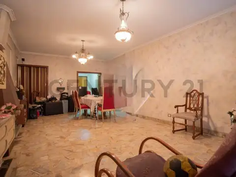 VENTA CASA DE 4 PLANTAS AV. LOS CORRALES 7400 CABA