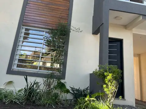 Hermoso y amplio duplex a poca cuadras de la estación de Ituzaingó sur