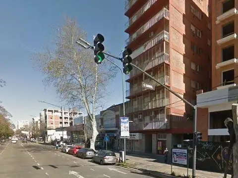 Avenida Maipú e/ Doctor Tomás Manuel de Anchorena y Capitán Justo G. de Bermúdez