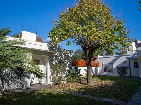 Venta de PH 2 Ambientes con dependencia y jardín en Haedo Chico