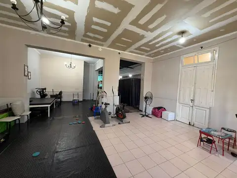 Salón libre + oficinas y fondo – Lomas centro