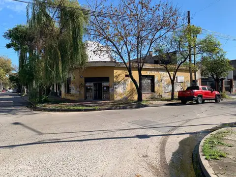 Amplio local venta sobre calle Cavour esquina Zoluaga – Remedios de Escalada