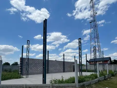 Galpón/Bodega en venta- Marcos Ateca esq. Los Aromos, Roldán- Lote 205 M2, Galpón 125 M2.