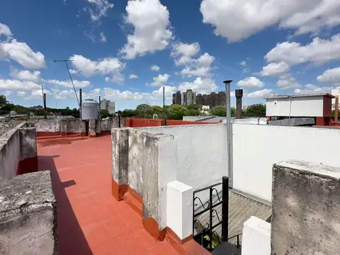 Casa 8 ambientes con 2 baños