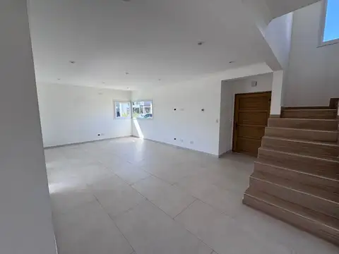 CASA EN VENTA EN LA ALAMEDA BARRIO PRIVADO CANNING