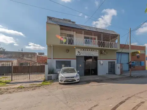VENTA Galpon con Departamento 4 ambientes, sobre Ruta 8, Pilar Centro! COMERCIAL